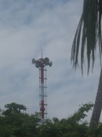 Käyskentelimme Phi Phi saarella alkuillasta, Zunami hälytystorni
